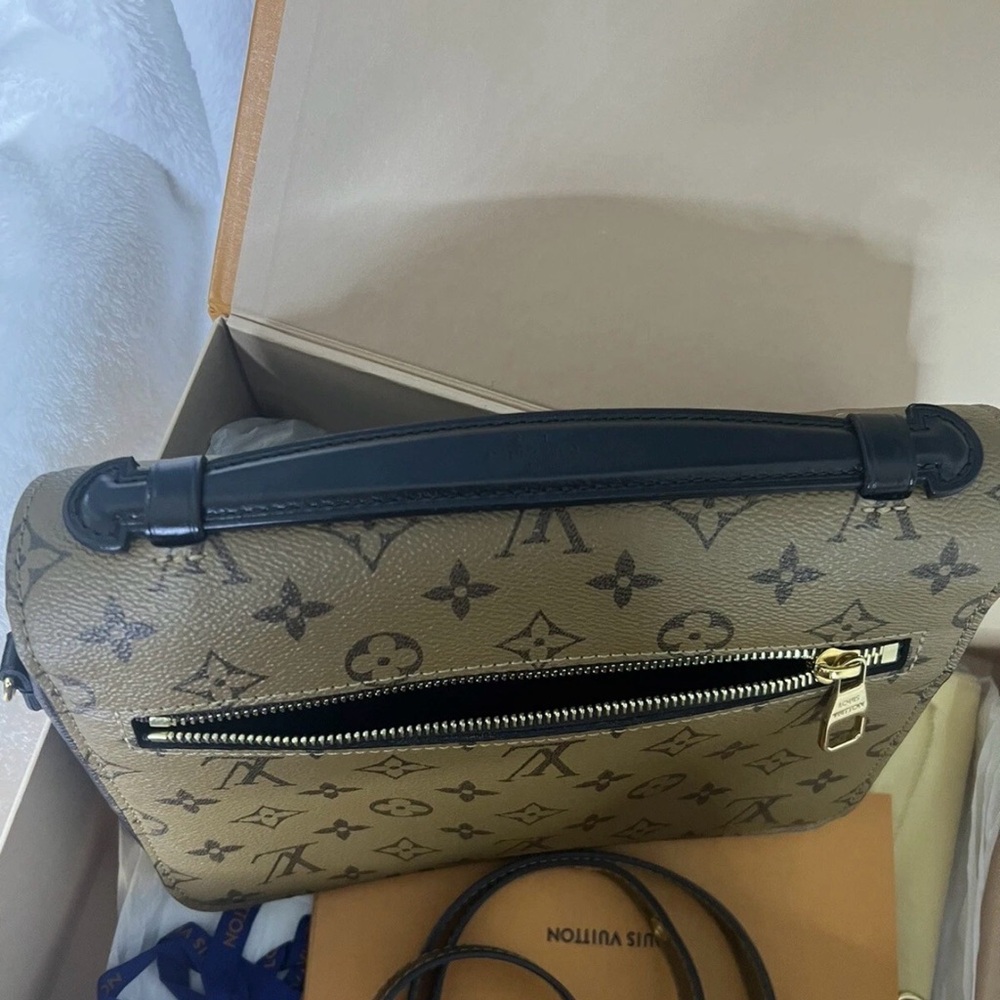 Authentic Louis Vuitton Reverse Mono Pochette Métis (2023)